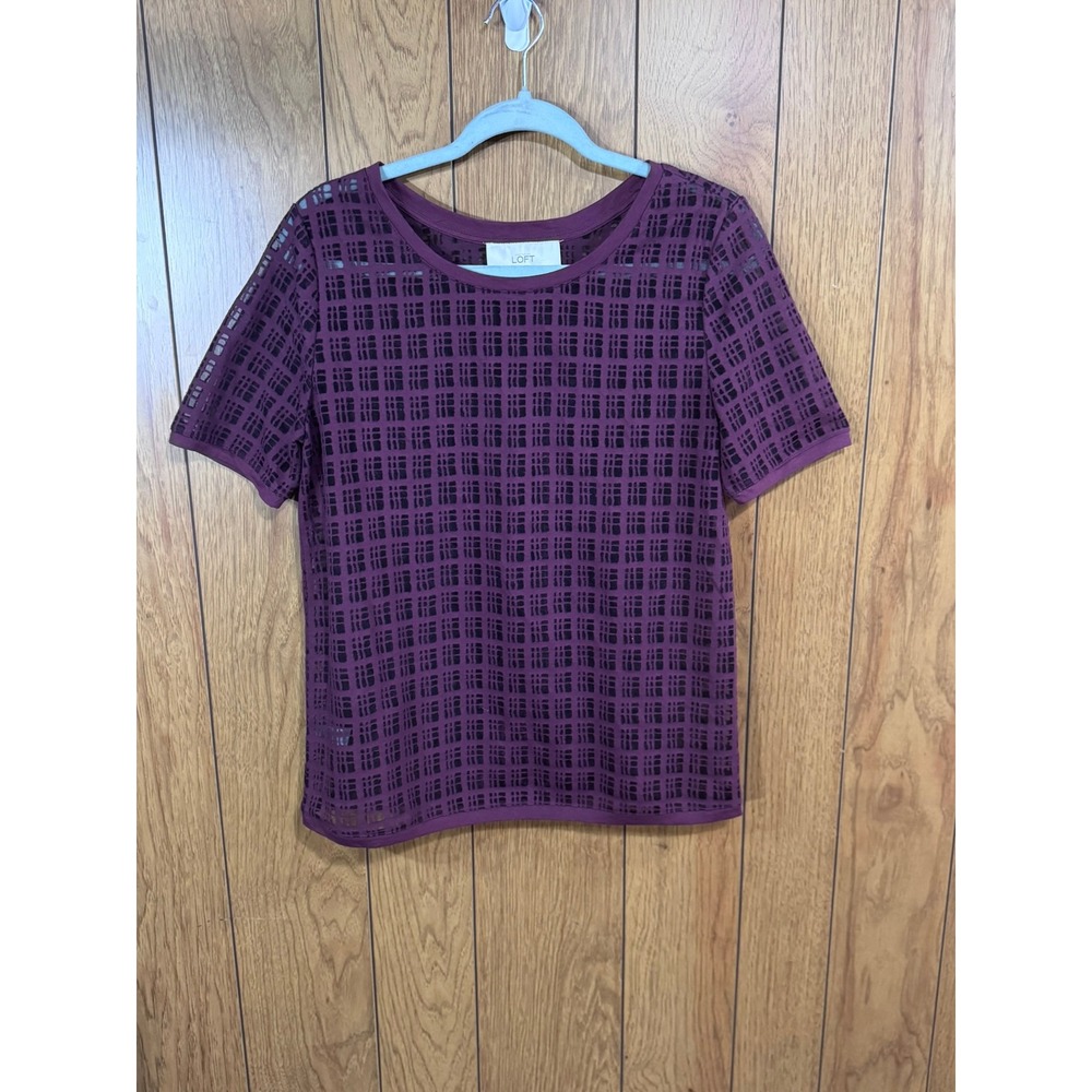Ann Taylor LOFT Womens Small Plum Burgundy Laser Cut Grid Short Sleeve Blouse